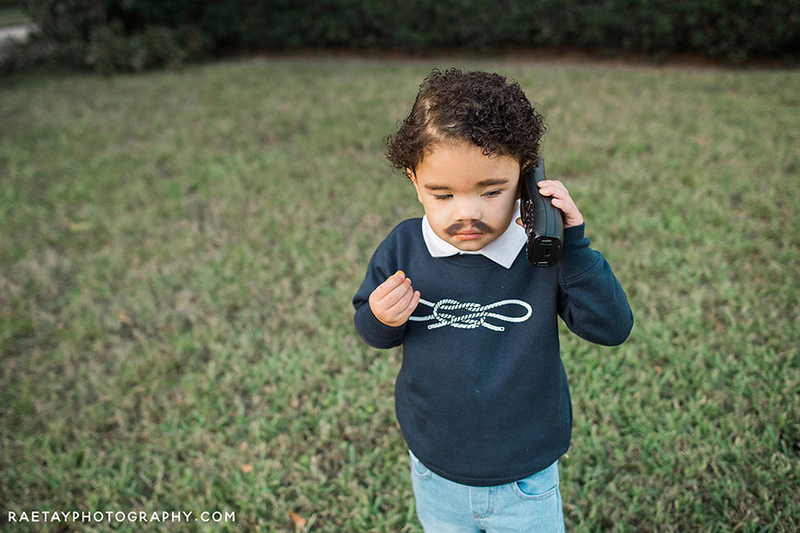 Illustration for article titled Narcos Cosplay Keeps It All In The Family
